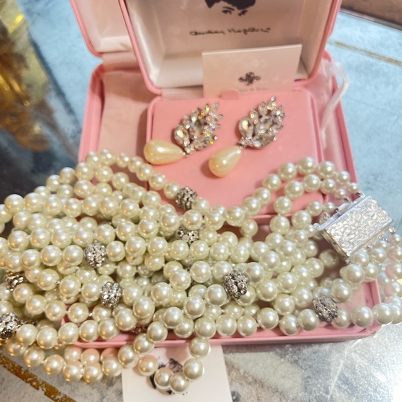 Audrey Hepburn Camrose & Kross Rhinestone Pearl Necklace W/ Teardrop Earring - Picture 2 of 8
